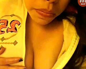Sexy babe teased and giggled for all of your pleasure on her webcam