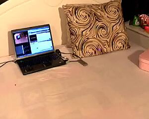 Blonde whore performs double penetration on webcam.