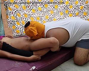 Indyjska dziewczyna zostaje mocno wyruchana dziś