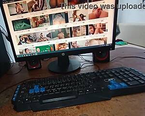 Sexo Casero con Hermanastra Colombiana de Culo Grande Masturbando Polla