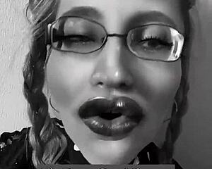 Hey, wanna be my slave? Tell me how to please you!