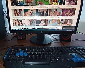 Sexo Casero con Hermanastra Colombiana de Culo Grande Masturbando Polla