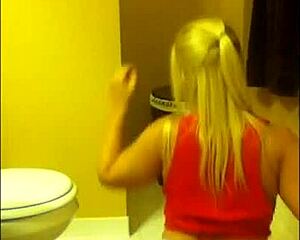 Hot amateur shakes big ass