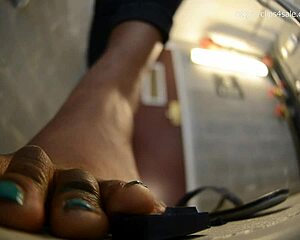 ms montana says she doesnt tolerate flea people in her building you little 18+ bugs are gonna end up grease stains on her feet