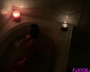 Brooke soaks in a hot bath before sucking some cock. 😏💦