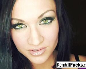 Kendall teases with her sexy ass 😏