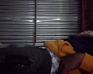 Girlfriend gives hardcore handjob until cum