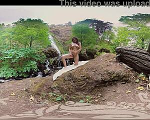 hot yanks milf with luscious body rubs one out using her favorite vibrator