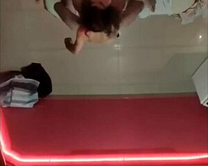 novinha chupando e dando ao mesmo tempo em vários mênages, blowjob and bent over group action