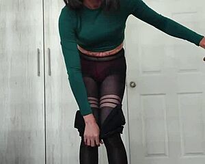 sofia natalia changes her skirt