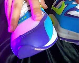 my girlfriend's nike air foot fetish 😍