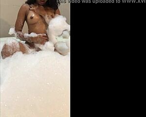 Ebony Babe Twerks Wet Ass In Bathtub!