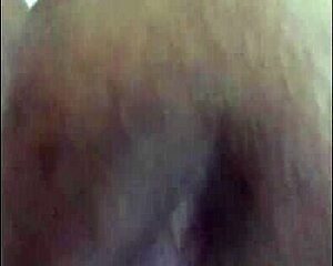 Fingers self pleasuring itself with this camgirl