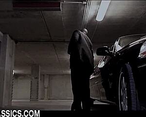 리무진에서 깊은 소도미