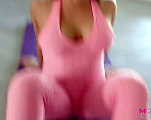 does kagney linn karter fuck her fit body?