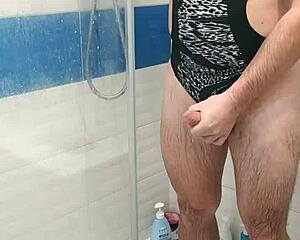 Sexy tranny in bikini jerks by the pool