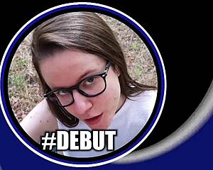 New Latina Lina Jones Blows Outdoor!