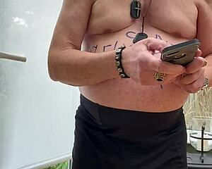 Pakai Stoking Dengan Suspender Sambil Ngocok