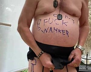 Nosim nogavice s podvezami med samozadovoljevanjem