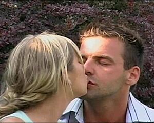 Linda Slim Gets Intense Outdoor Blowjob And Fucking Cumshot