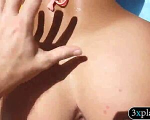 Тийнейджърки групов секс навън!