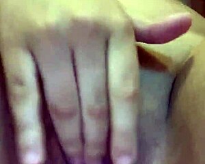 brazilian novinha full of horniness masturbates her pussy 😍