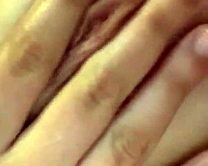 brazilian novinha full of horniness masturbates her pussy 😍