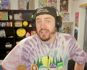 I regretted joining this RPG game Roundscape Adorevia with wild threesomes.