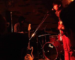 Bírja ez a japán milf a durva mélytorok szopást?