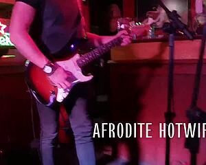 afrodite rj goes to the party without panties, showing big ass