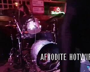 afrodite rj goes to the party without panties, showing big ass