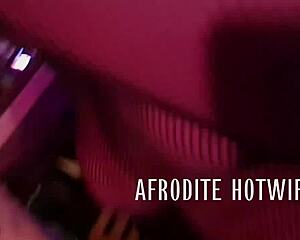 afrodite rj goes to the party without panties, showing big ass