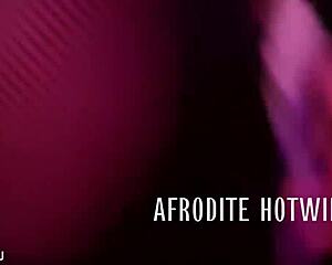 afrodite rj goes to the party without panties, showing big ass