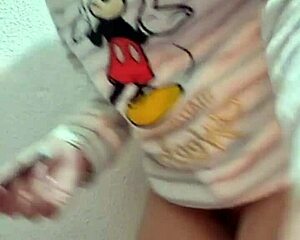 Amateur plays with pen in ass casually