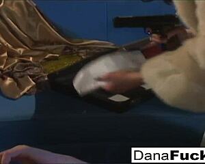 Dana'nın lezbiyen eğlencesi!