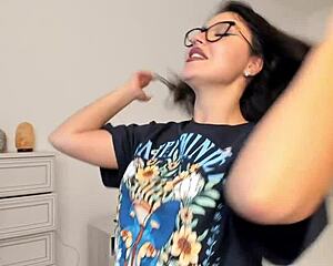 Talking with my fans on webcam, sharing my latest Latina brunette stories