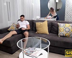 Gadis remaja tukar jemputan parti dengan kongkek abang tiri