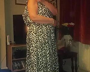 Striptease with clothes ripped and sucking in amateur