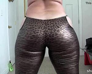 latex body suit can't contain this booty 😍 stripping down