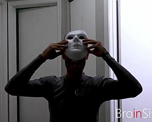 Prečo ma kurva dotýkaš, nevlastný bratranec 😏