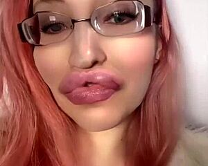 For Valentine's Day, Findom Goddess brings eye fetish instruction