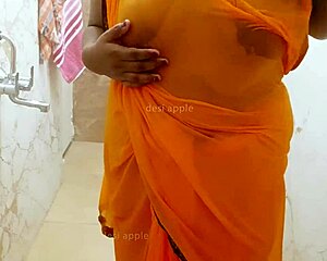 Indian Sexy Big Boobs Girl In Saree Looks So Hot 😍