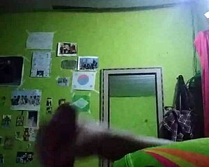 Fofinho cums hard in gay suggestive moment