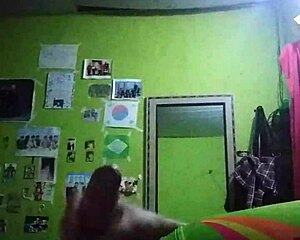 Fofinho cums hard in gay suggestive moment