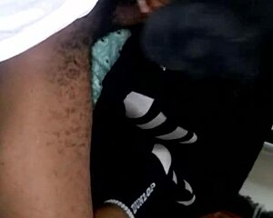 does the android power this black cock in pussy?