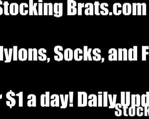 Look at these sluts sucking toes!