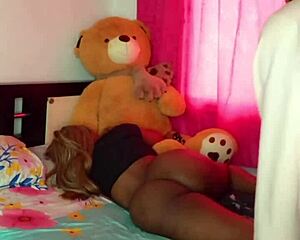 Mi hermanastra es muy cachonda cuando se levanta