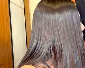 gatinha antes do treino tirando leite do seu macho