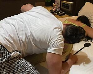 esposa rabuda gemendo e gozando