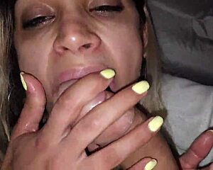 Mamada Debajo De Las Sabanas With Deepthroat